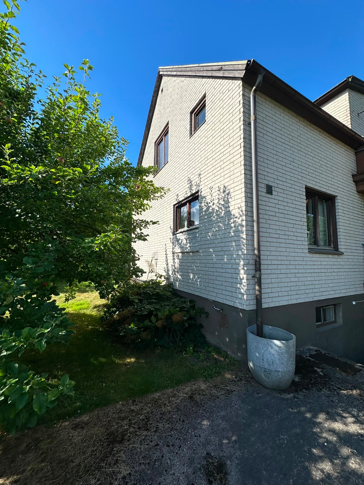 Järnvägsgatan 6 – villa i Katrineholm, bild 2 av 18